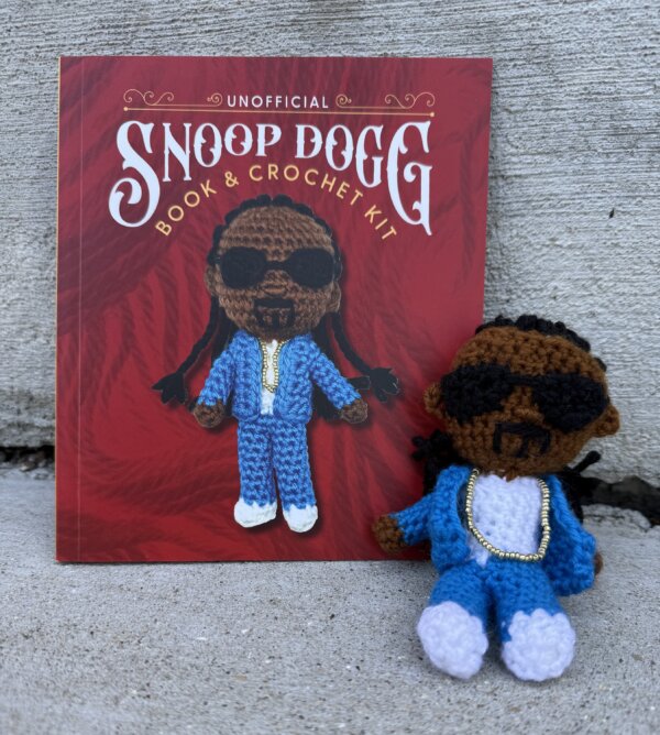 Snoop on a Stoop Crocheted Figurine - Image 2