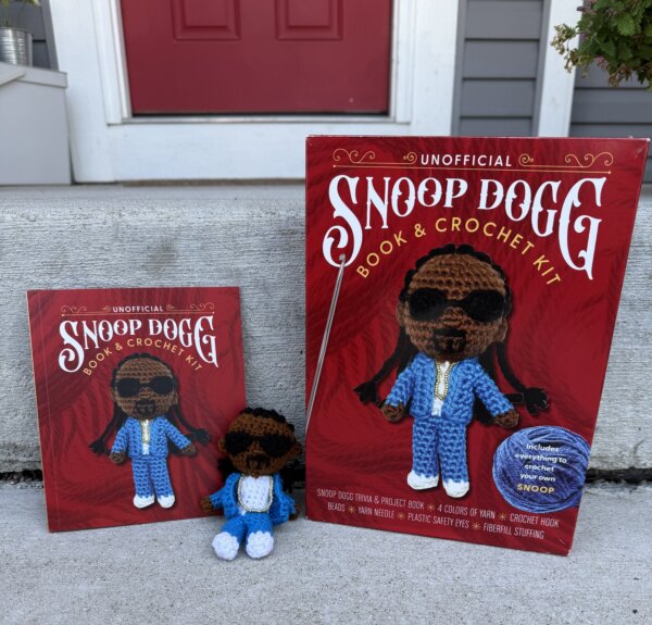 Snoop on a Stoop Crocheted Figurine - Image 3