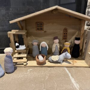 Deluxe Nativity Set – Holy Family, Wisemen, Shepherds & Animals