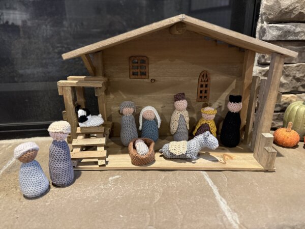Deluxe Nativity Set – Holy Family, Wisemen, Shepherds & Animals